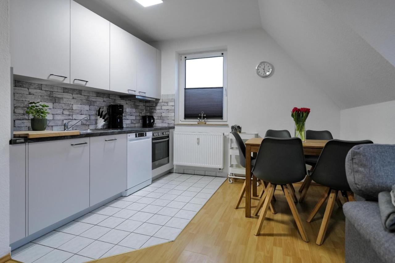Ferienwohnungen Meerfarbig Zingst - Haustierfrei -Terrasse Mit Strandkorb Oder Balkon - E-Ladesaeule - Parkplatz - Wlan - Fahrradschuppen - Waschtrockner - Ruhig Und Zentral - Nichtraucher Εξωτερικό φωτογραφία