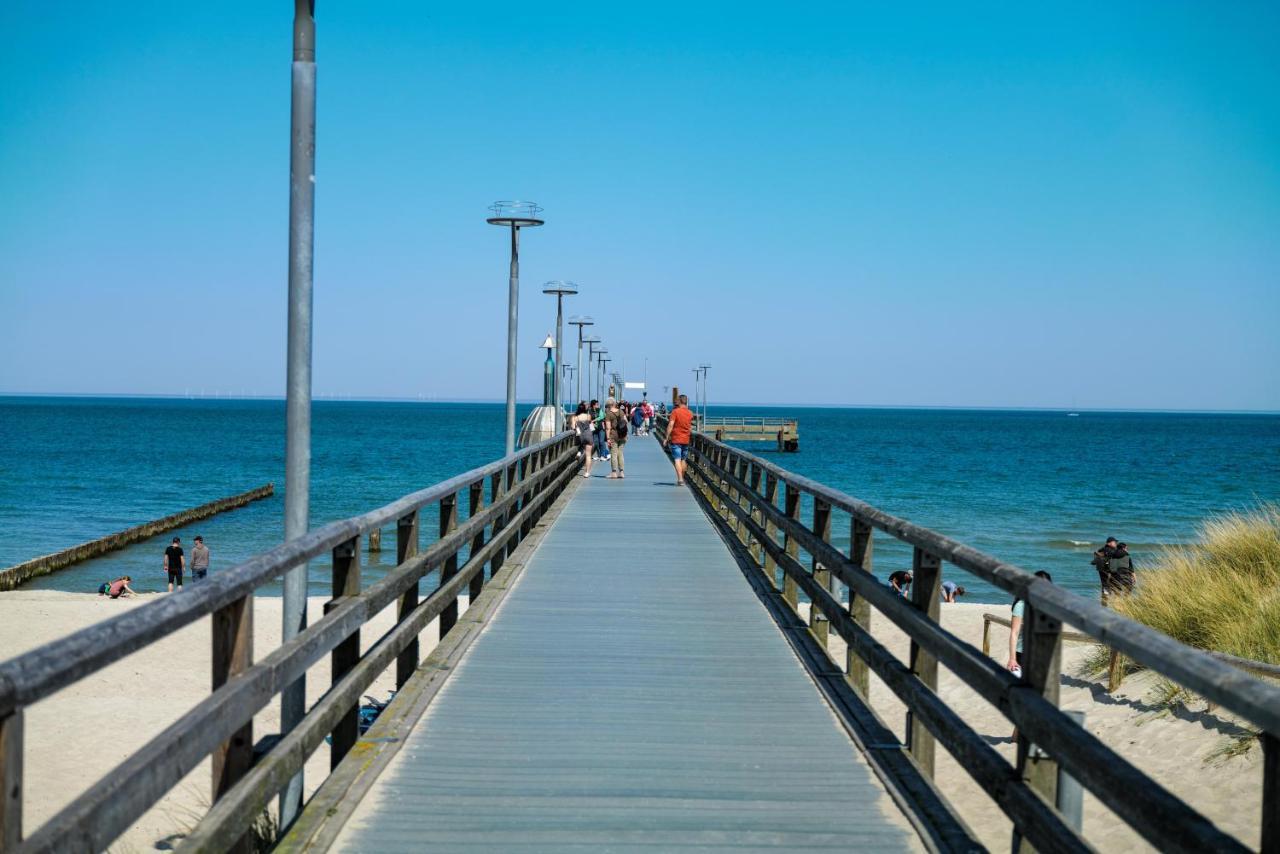 Ferienwohnungen Meerfarbig Zingst - Haustierfrei -Terrasse Mit Strandkorb Oder Balkon - E-Ladesaeule - Parkplatz - Wlan - Fahrradschuppen - Waschtrockner - Ruhig Und Zentral - Nichtraucher Εξωτερικό φωτογραφία