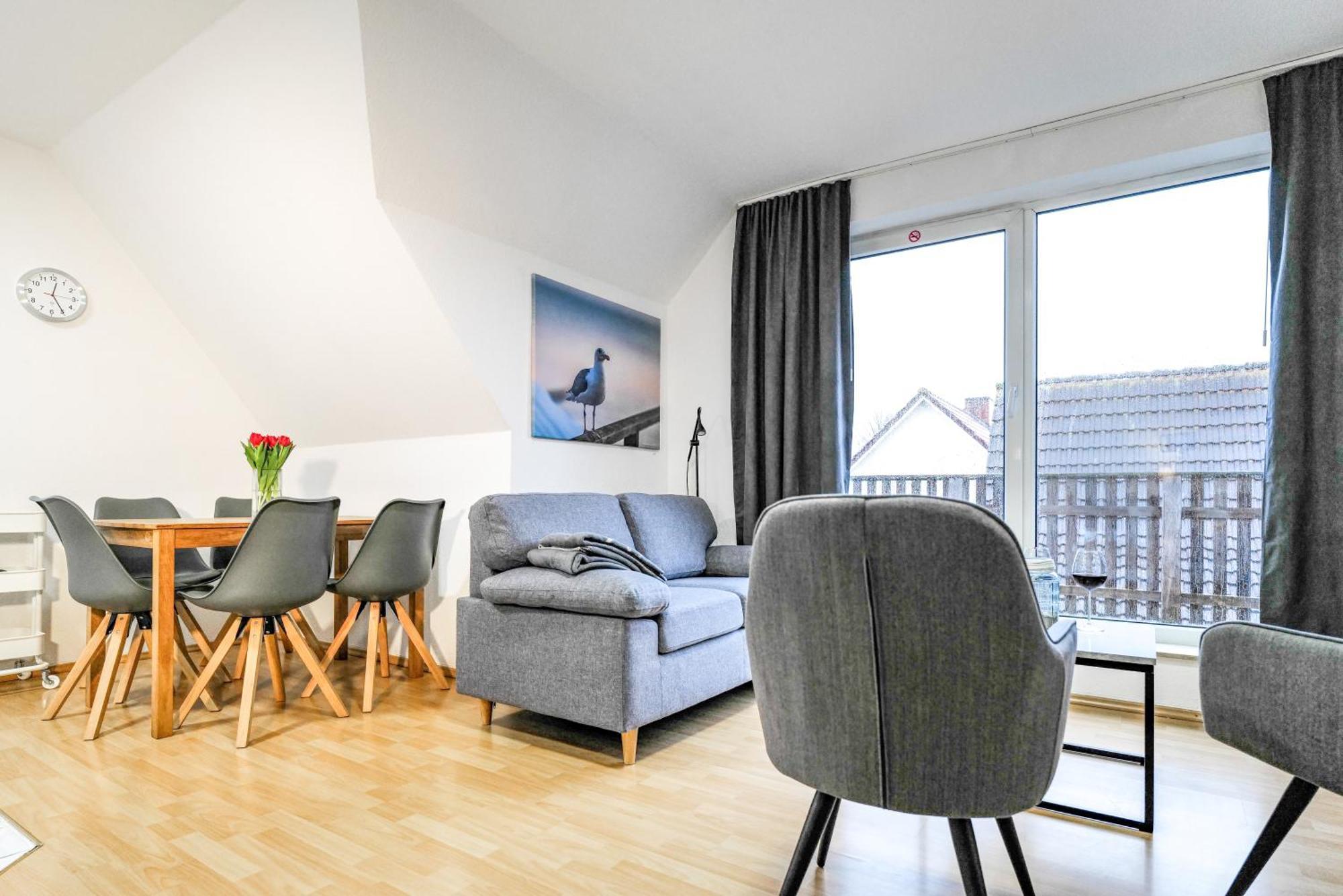 Ferienwohnungen Meerfarbig Zingst - Haustierfrei -Terrasse Mit Strandkorb Oder Balkon - E-Ladesaeule - Parkplatz - Wlan - Fahrradschuppen - Waschtrockner - Ruhig Und Zentral - Nichtraucher Εξωτερικό φωτογραφία