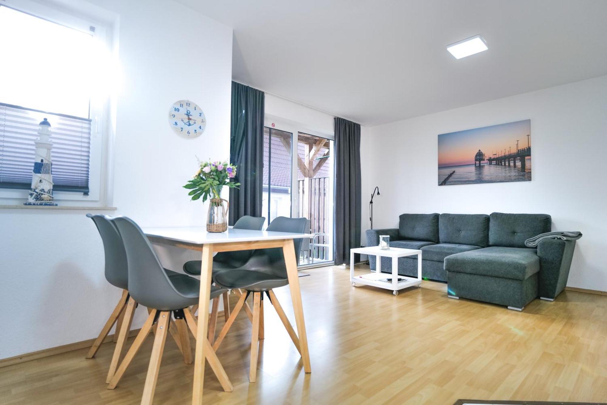 Ferienwohnungen Meerfarbig Zingst - Haustierfrei -Terrasse Mit Strandkorb Oder Balkon - E-Ladesaeule - Parkplatz - Wlan - Fahrradschuppen - Waschtrockner - Ruhig Und Zentral - Nichtraucher Εξωτερικό φωτογραφία