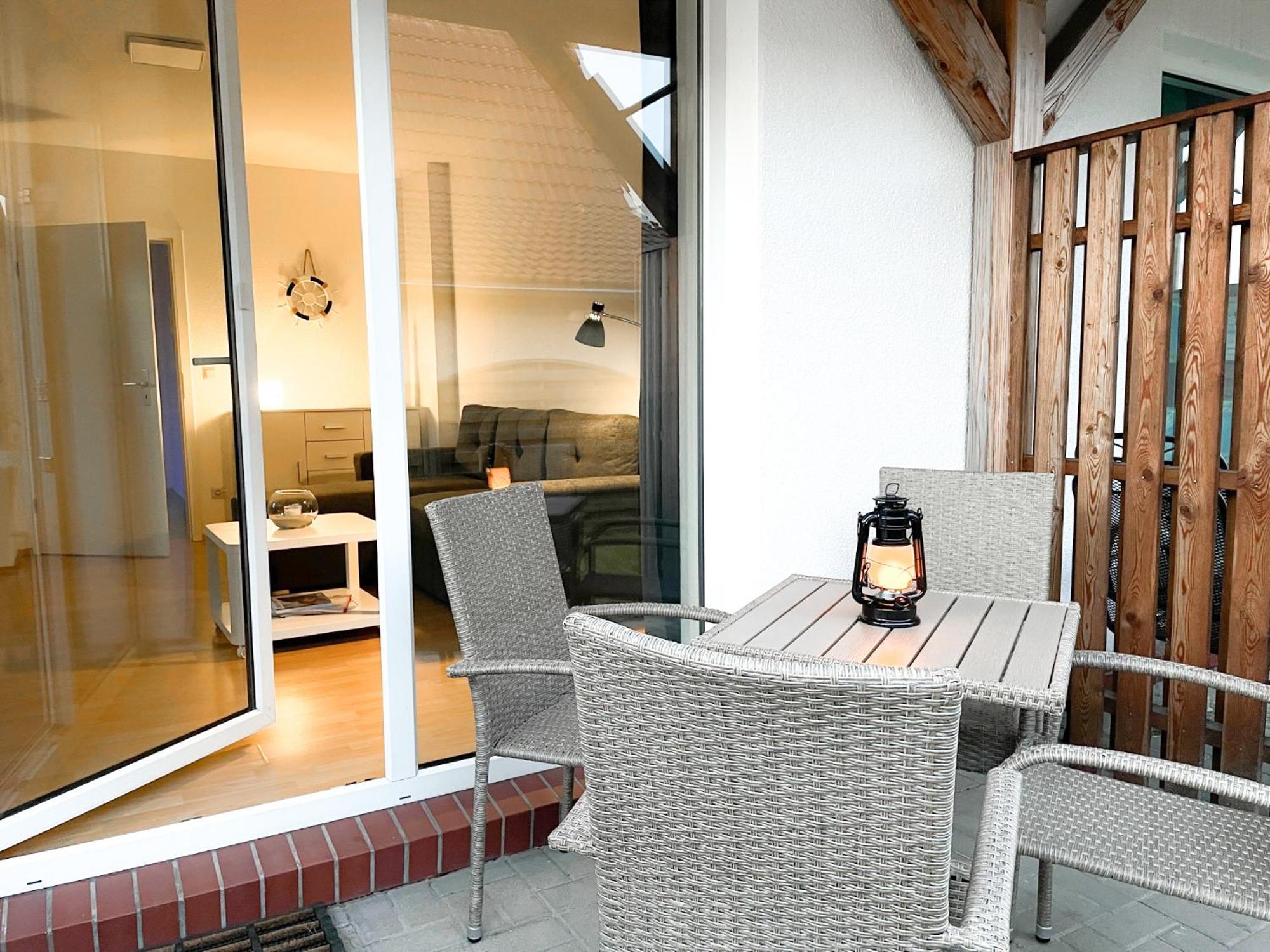 Ferienwohnungen Meerfarbig Zingst - Haustierfrei -Terrasse Mit Strandkorb Oder Balkon - E-Ladesaeule - Parkplatz - Wlan - Fahrradschuppen - Waschtrockner - Ruhig Und Zentral - Nichtraucher Εξωτερικό φωτογραφία